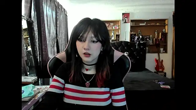 Maki Zein  online show from 12-04-25, 07:33