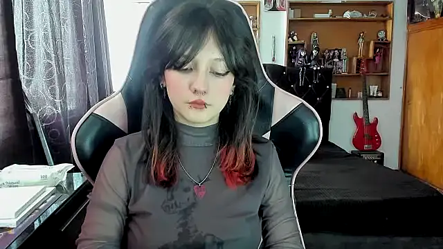 Maki Zein  online show from 12-17-25, 06:58