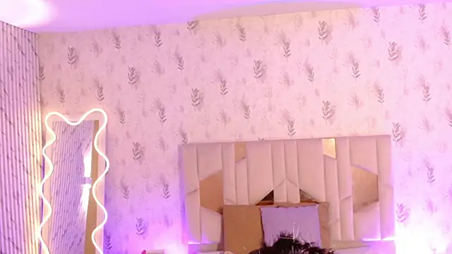 MARIANA TAY1 online show from 10-31-25, 03:07