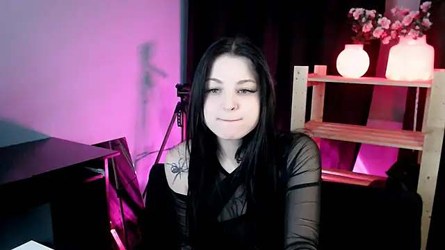 Snapshot of nikadinny chatting on 11-25-25, 12:32 nikadinny online show from 11-25-25, 12:32