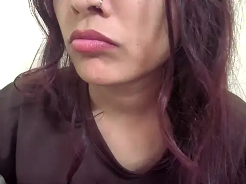 Snapshot of queen-_nazia chatting on 10-19-25, 06:30 queen- nazia online show from 10-19-25, 06:30