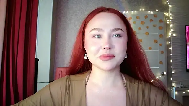 Snapshot of LolaMint_ chatting on 10-23-25, 11:42 LolaMint online show from 10-23-25, 11:42