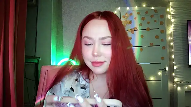 Snapshot of LolaMint_ chatting on 10-24-25, 12:56 LolaMint online show from 10-24-25, 12:56