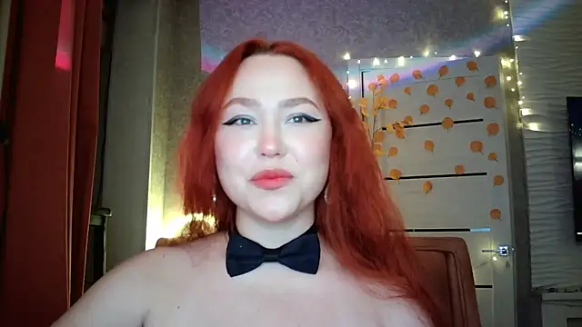 Snapshot of LolaMint_ chatting on 10-27-25, 12:42 LolaMint online show from 10-27-25, 12:42