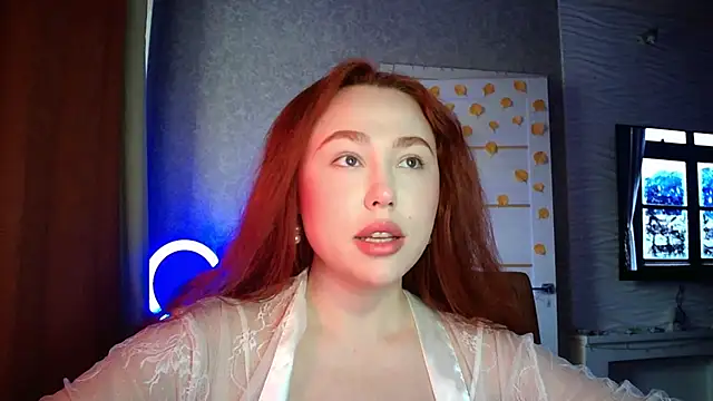 Snapshot of LolaMint_ chatting on 11-24-25, 11:32 LolaMint online show from 11-24-25, 11:32