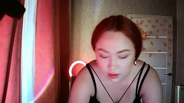 Snapshot of LolaMint_ chatting on 11-25-25, 11:21 LolaMint online show from 11-25-25, 11:21