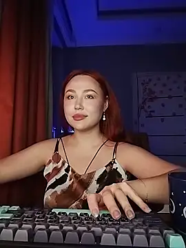 Snapshot of LolaMint_ chatting on 11-28-25, 01:36 LolaMint online show from 11-28-25, 01:36