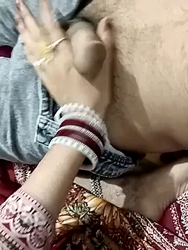 Snapshot of HOT-CPL-11 chatting on 10-31-25, 05:47 HOT-CPL-11 online show from 10-31-25, 05:47