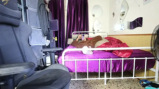 Snapshot of maddy_kinky chatting on 10-12-25, 01:21 maddy kinky online show from 10-12-25, 01:21