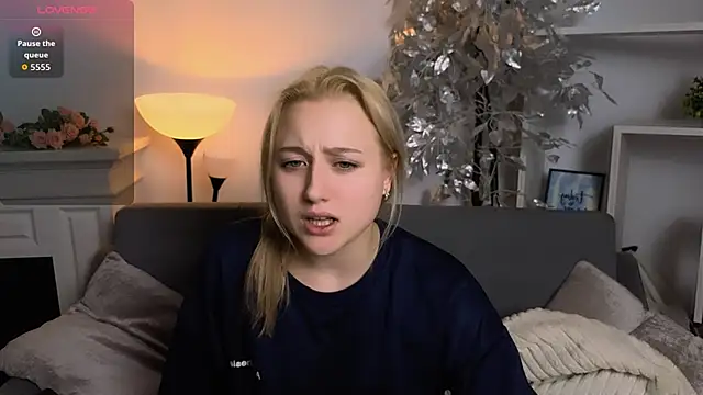 Lulu   Moon online show from 12-17-25, 09:54