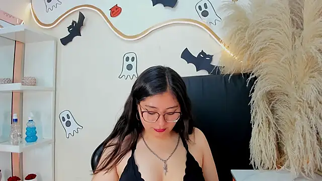 Snapshot of ZeleneJones chatting on 10-14-25, 11:44 ZeleneJones online show from 10-14-25, 11:44