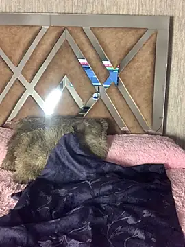 LunaMoore Pink online show from 02-06-26, 12:41