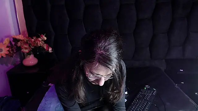 Snapshot of Kylie_Bloom chatting on 11-16-25, 11:32 Kylie Bloom online show from 11-16-25, 11:32