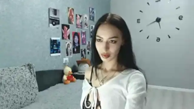 Daphne Darkthorn online show from 10-20-25, 03:18