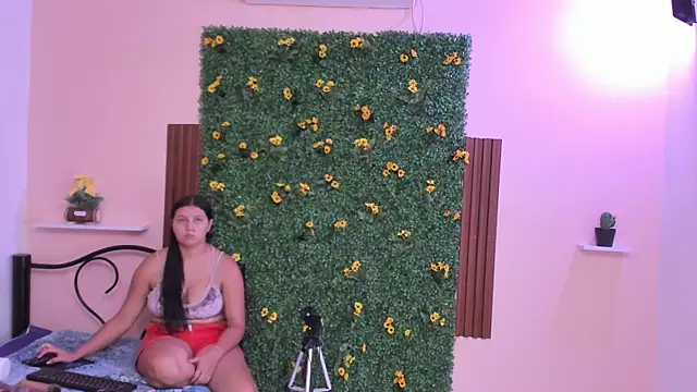 Snapshot of creysydulce chatting on 11-25-25, 02:00 creysydulce online show from 11-25-25, 02:00