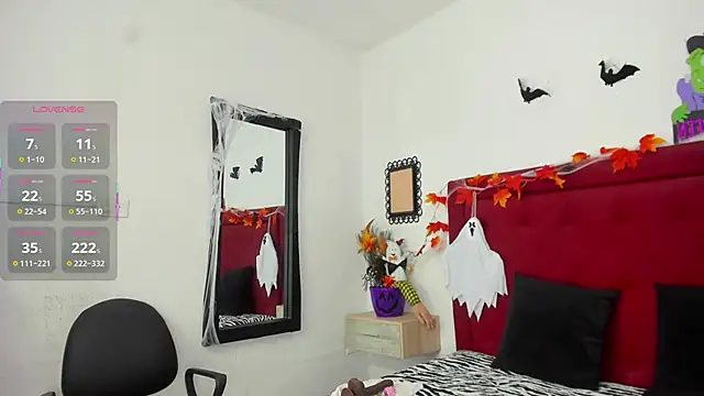 Sassha ferrer online show from 10-24-25, 09:11