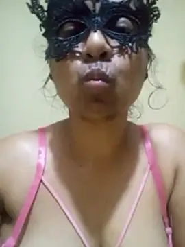 Snapshot of Expose_Queen chatting on 01-14-26, 06:24 Expose Queen online show from 01-14-26, 06:24