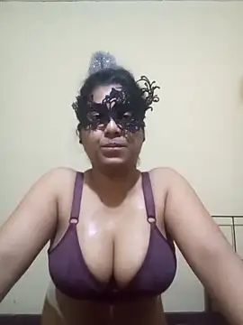 Snapshot of Expose_Queen chatting on 02-07-26, 04:43 Expose Queen online show from 02-07-26, 04:43