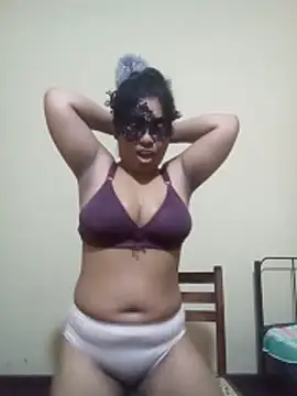 Snapshot of Expose_Queen chatting on 02-19-26, 05:09 Expose Queen online show from 02-19-26, 05:09