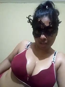 Expose Queen online show from 03-15-26, 04:46