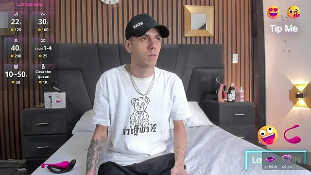 DerryAndIzzy online show from 11-18-25, 04:50