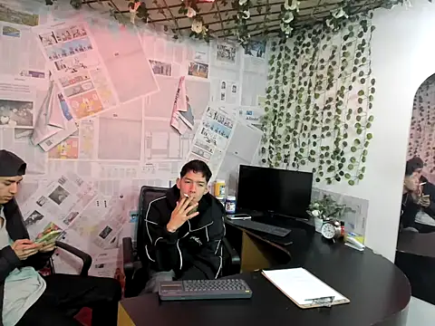 Snapshot of heyy_noah11 chatting on 06-20-26, 01:14 heyy noah11 online show from 06-20-26, 01:14