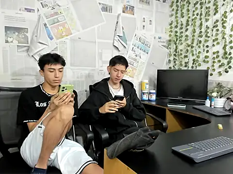 Snapshot of heyy_noah11 chatting on 06-23-26, 01:31 heyy noah11 online show from 06-23-26, 01:31