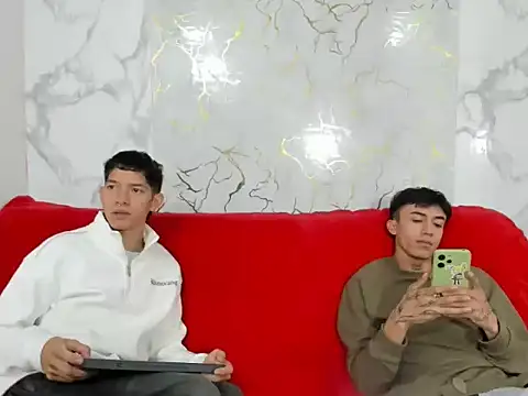 Snapshot of heyy_noah11 chatting on 06-30-26, 01:12 heyy noah11 online show from 06-30-26, 01:12