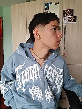 Snapshot of heyy_noah11 chatting on 07-19-26, 07:39 heyy noah11 online show from 07-19-26, 07:39