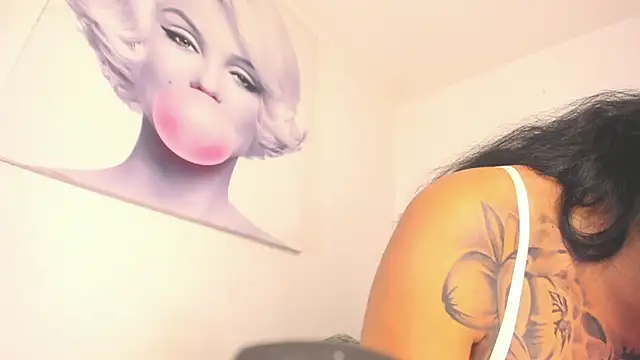 Snapshot of BiancaValentinna chatting on 11-06-25, 12:22 BiancaValentinna online show from 11-06-25, 12:22