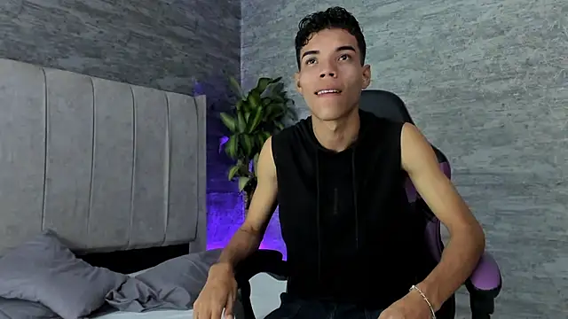 jhojan foxxx  online show from 11-11-25, 08:53