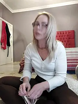 ElenabonyX online show from 02-20-26, 05:13