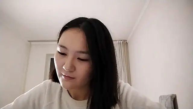 Lyndasilk online show from 10-21-25, 02:40