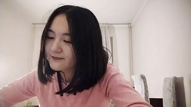 Lyndasilk online show from 10-29-25, 02:19