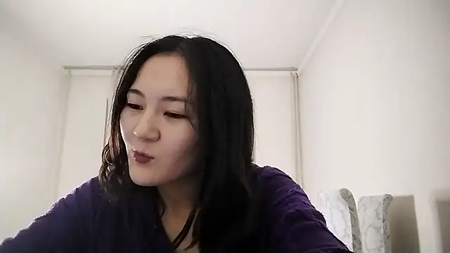 Lyndasilk online show from 11-16-25, 02:11