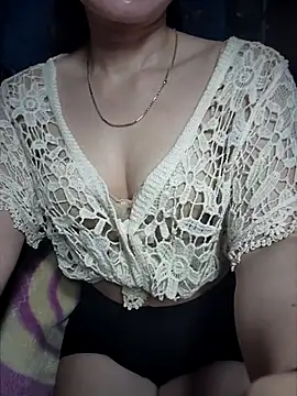 Snapshot of LeanaLy chatting on 10-14-25, 12:00 LeanaLy online show from 10-14-25, 12:00