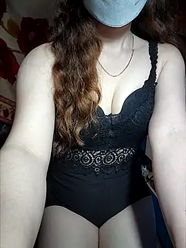 Snapshot of LeanaLy chatting on 10-16-25, 02:45 LeanaLy online show from 10-16-25, 02:45
