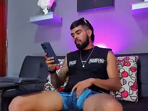 Snapshot of black_kameron_ chatting on 11-04-25, 09:36 black kameron online show from 11-04-25, 09:36