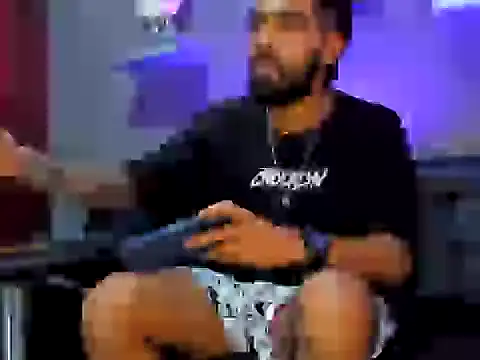 Snapshot of black_kameron_ chatting on 11-12-25, 09:25 black kameron online show from 11-12-25, 09:25