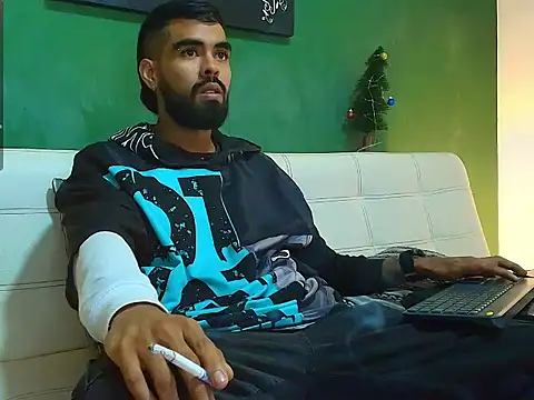 Snapshot of black_kameron_ chatting on 11-21-25, 06:45 black kameron online show from 11-21-25, 06:45