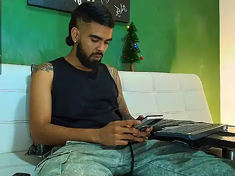 Snapshot of black_kameron_ chatting on 11-26-25, 02:12 black kameron online show from 11-26-25, 02:12