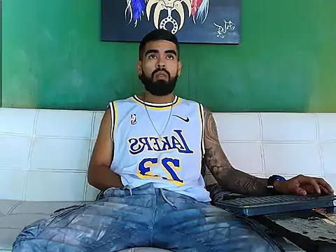 Snapshot of black_kameron_ chatting on 12-01-25, 07:52 black kameron online show from 12-01-25, 07:52