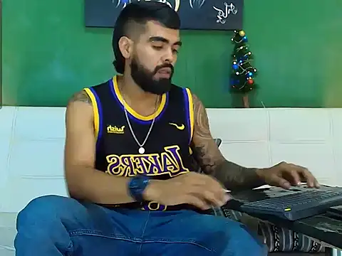 Snapshot of black_kameron_ chatting on 12-16-25, 12:37 black kameron online show from 12-16-25, 12:37