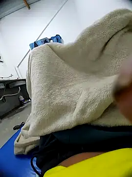 renatinhosilva68 online show from 10-12-25, 07:07