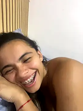 Snapshot of safadinhaquenteW chatting on 10-15-25, 04:34 safadinhaquenteW online show from 10-15-25, 04:34