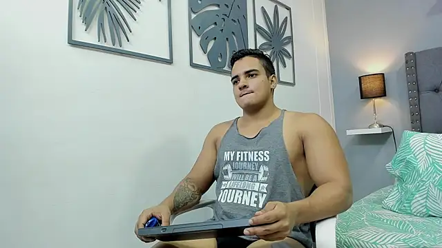 Snapshot of violeta_and_maxx chatting on 10-30-25, 02:02 violeta and maxx online show from 10-30-25, 02:02