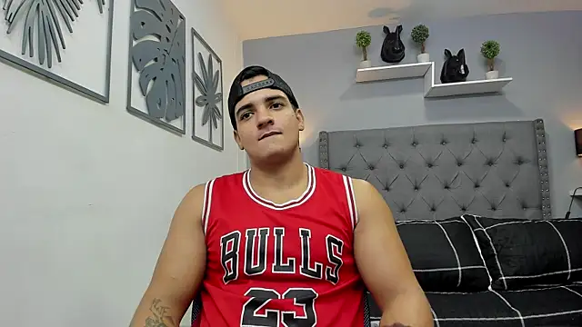 Snapshot of violeta_and_maxx chatting on 11-03-25, 09:05 violeta and maxx online show from 11-03-25, 09:05