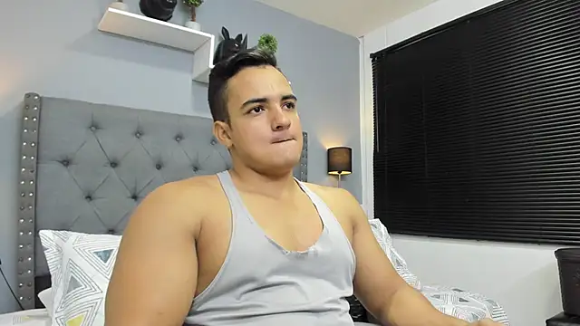 Snapshot of violeta_and_maxx chatting on 11-27-25, 12:24 violeta and maxx online show from 11-27-25, 12:24