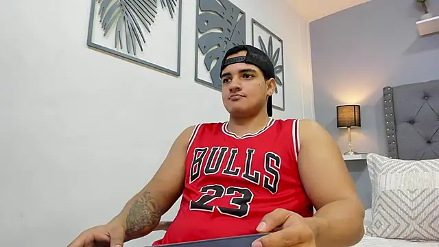 Snapshot of violeta_and_maxx chatting on 12-03-25, 12:07 violeta and maxx online show from 12-03-25, 12:07