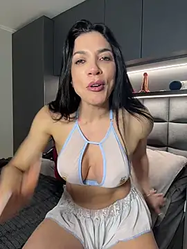 Snapshot of Kattefit chatting on 06-15-26, 05:15 Kattefit online show from 06-15-26, 05:15